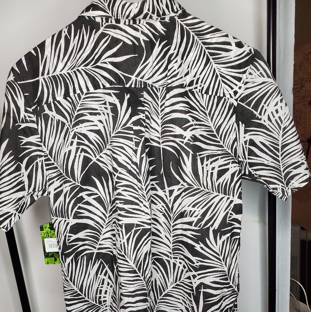 Captain fin Hawaiian shirt - Picture 2 of 4